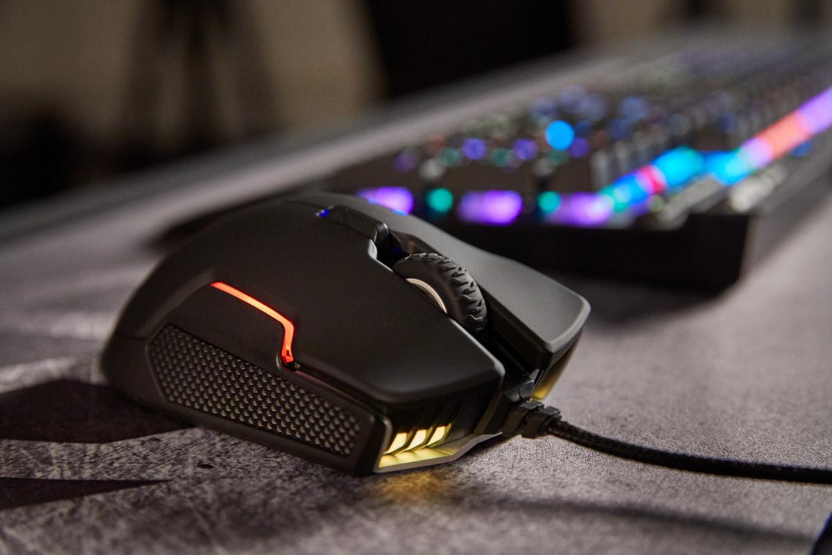 Corsair lancia il mouse da gioco GLAIVE RGB