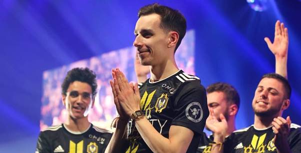 TEAM VITALITY ENTRA NEL TEAM RAZER