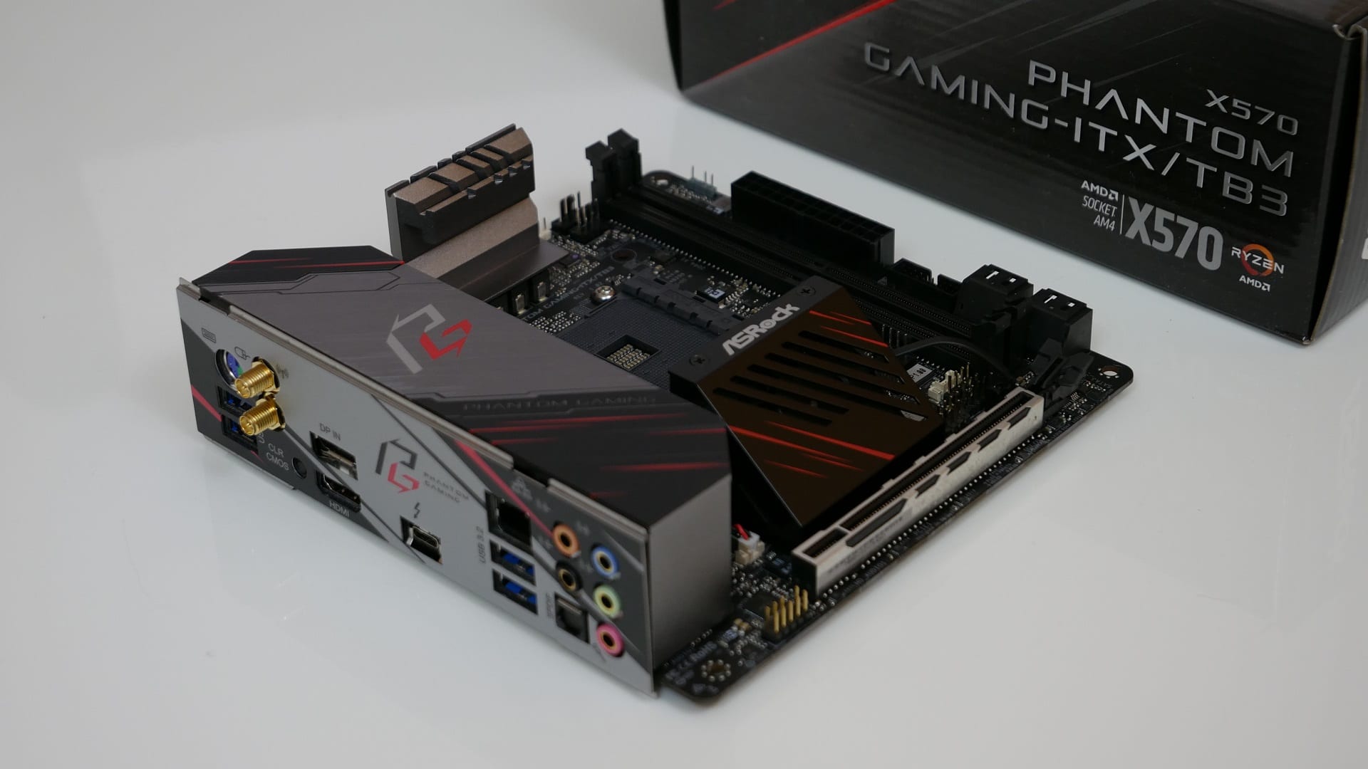 ASRock X570 Phantom Gaming-ITX/TB3 – Recensione