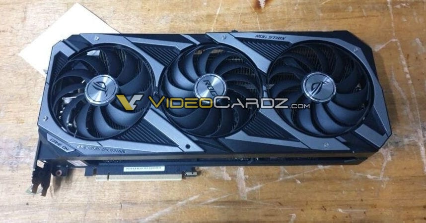 ASUS GeForce RTX 3090 ROG STRIX in foto