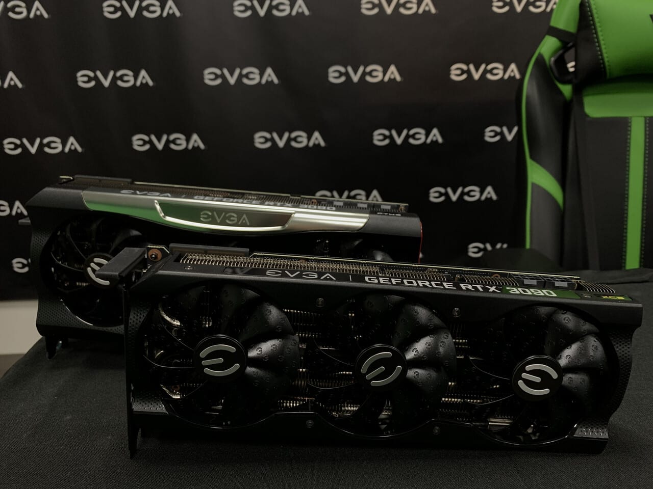 EVGA GeForce RTX 3090 XC3 e FTW3 in foto