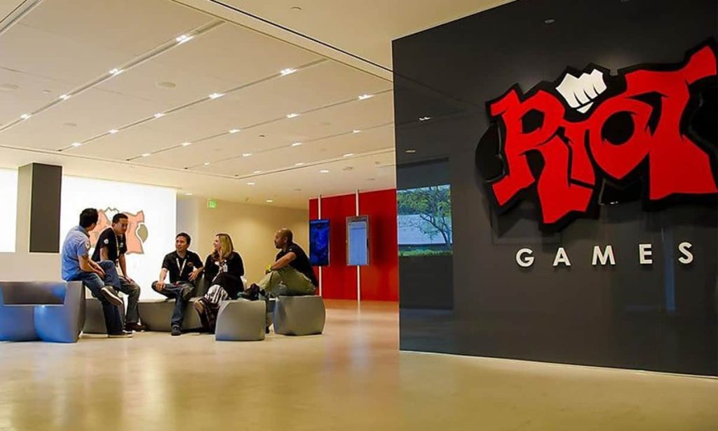 riot games causa discriminazione sessuale