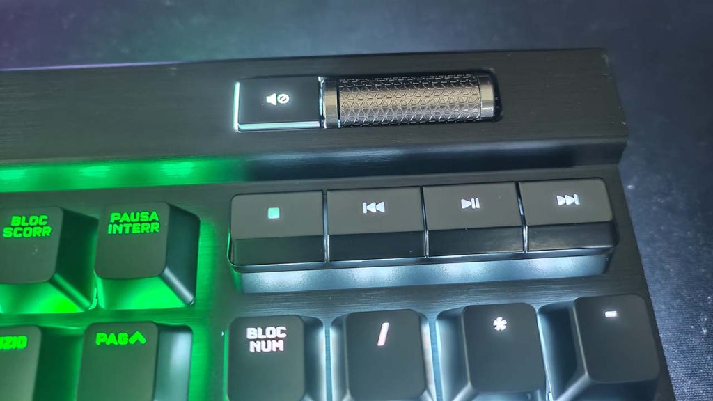 Corsair K100 RGB recensione barra