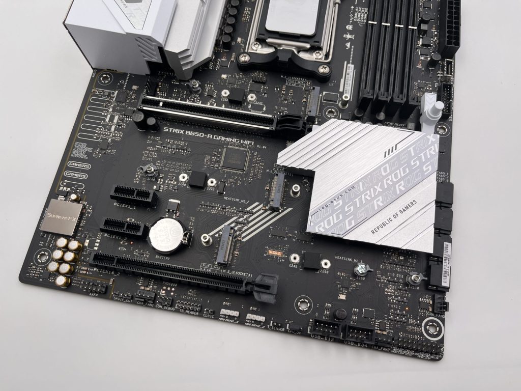 ASUS ROG STRIX B650 A Recensione16