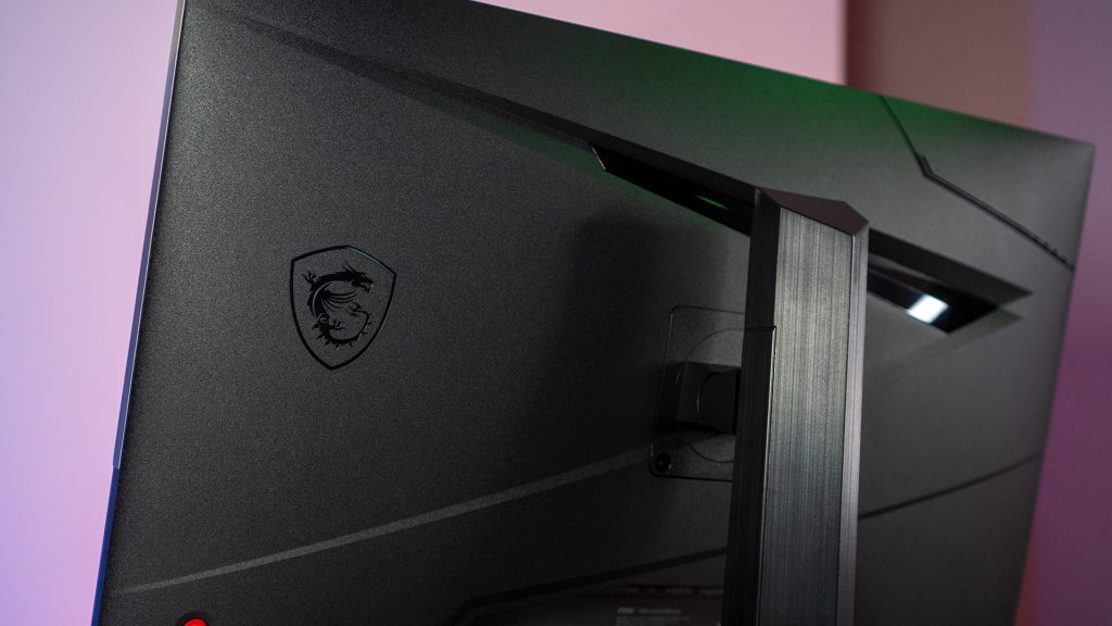 MSI MAG 274UPF recensione3