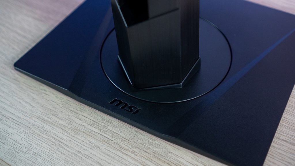 MSI MAG 274UPF recensione6