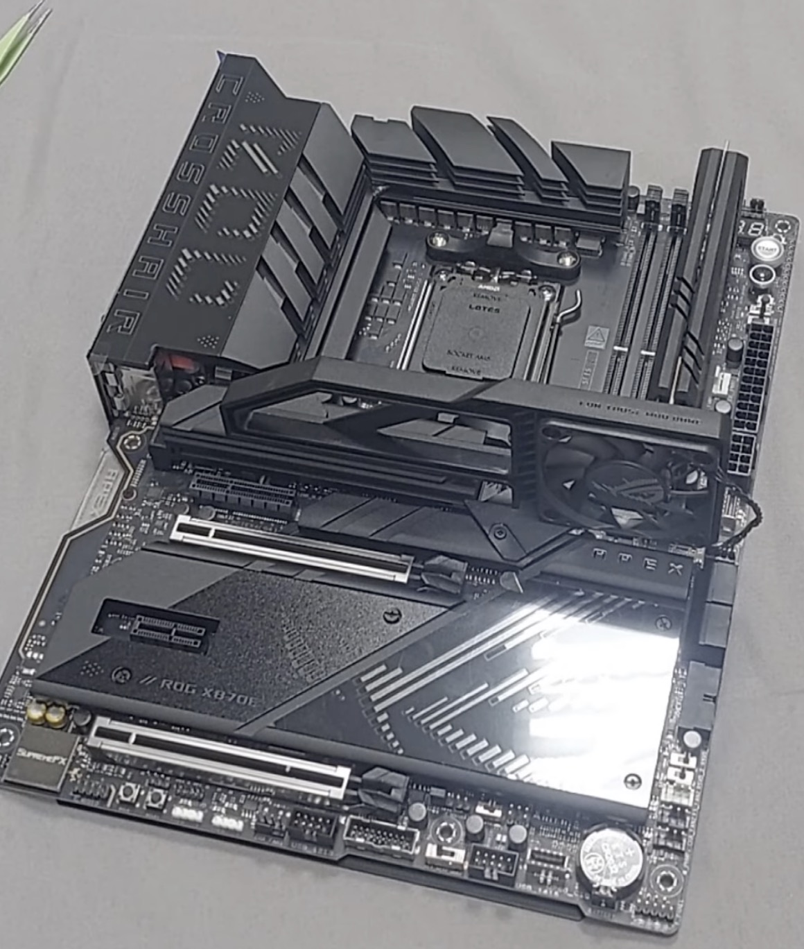 ASUS X870E APEX 2