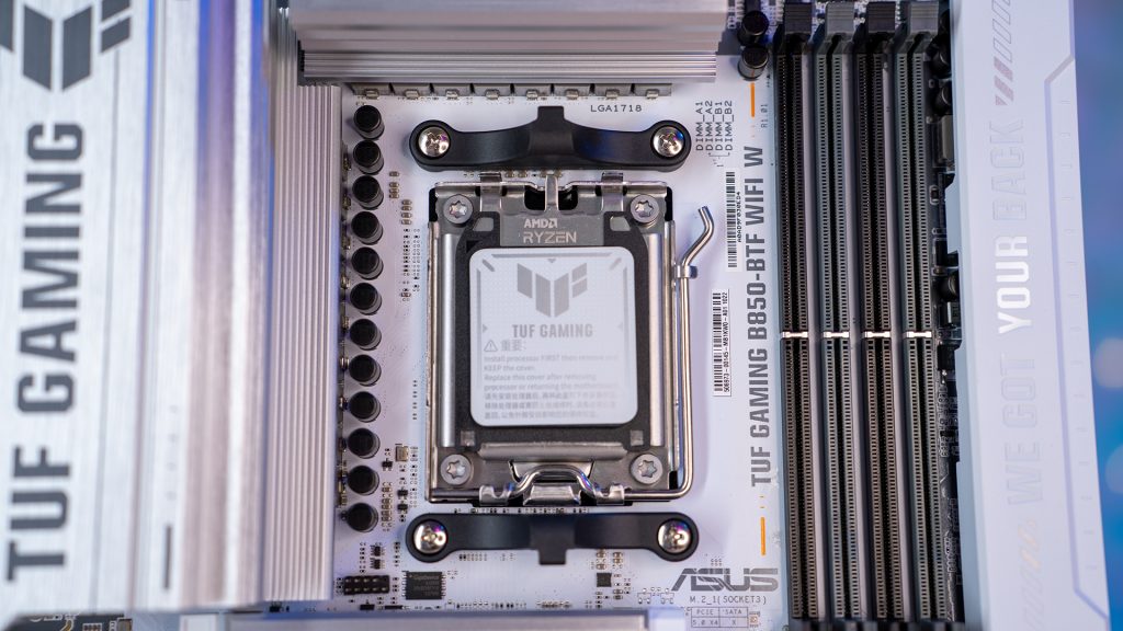 ASUS TUF Gaming B850 BTF WIFI Recensione7