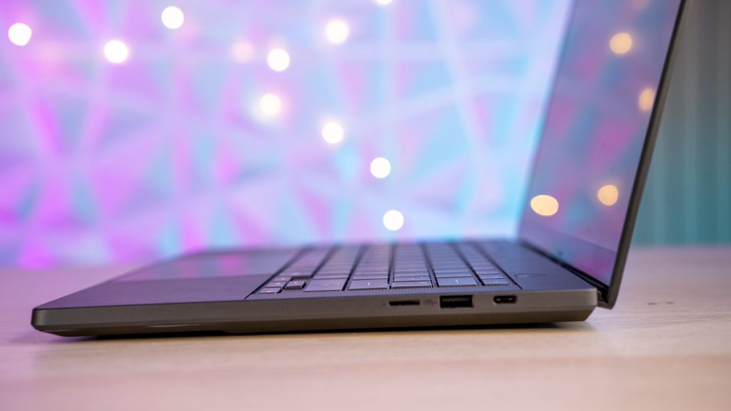 ASUS ROG Zephyrus G14 (2025) GA403 Recensione10