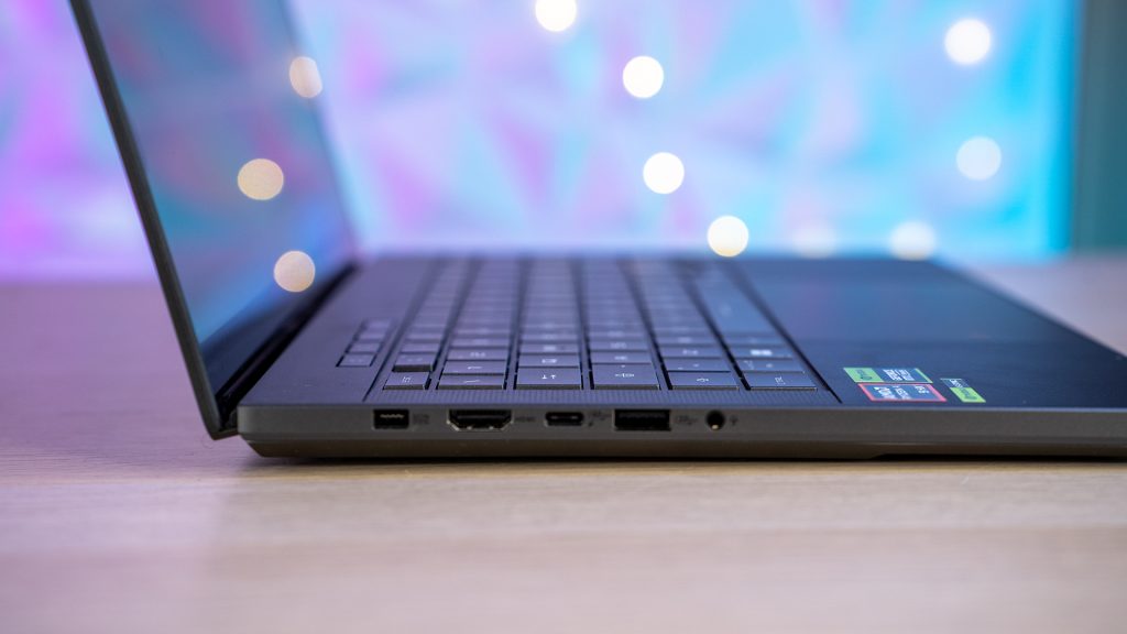 ASUS ROG Zephyrus G14 (2025) GA403 Recensione11