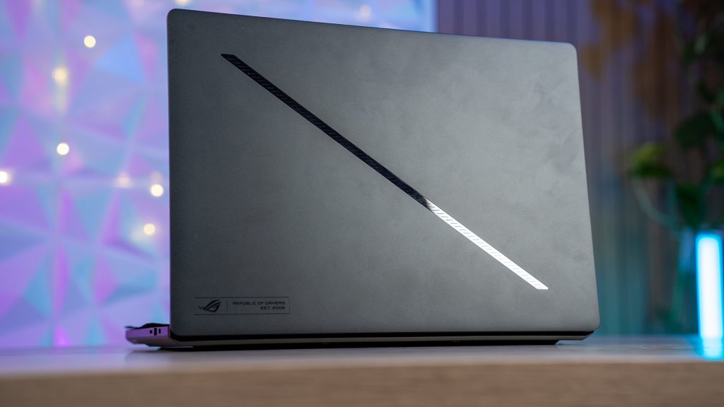 ASUS ROG Zephyrus G14 (2025) GA403 Recensione4