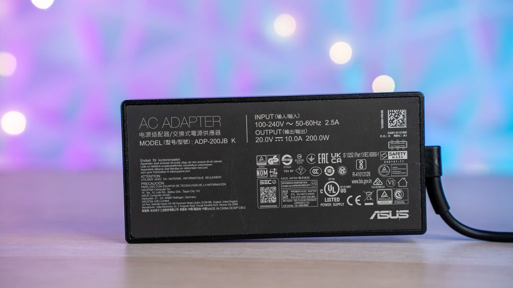 ASUS ROG Zephyrus G14 (2025) GA403 Recensione5