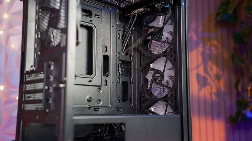 Recensione MSI MAG Forge M100R17